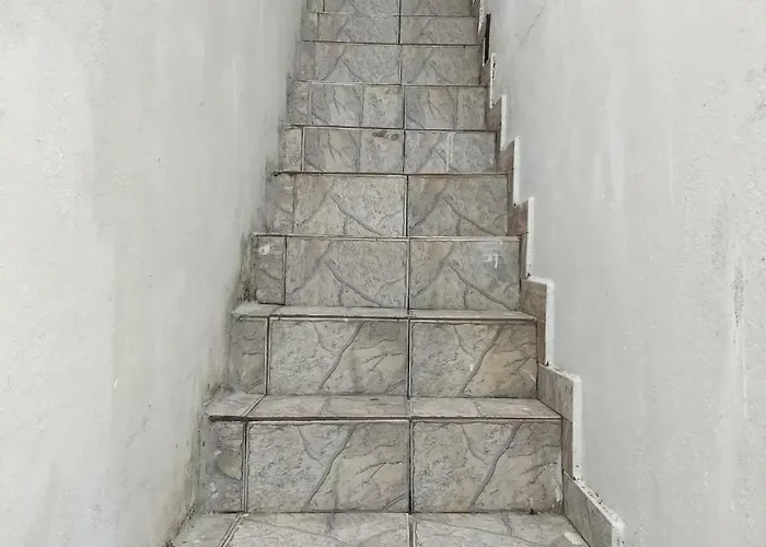 Quitinete No Centro No Segundo Andar Proxima A Rua Das Pedras